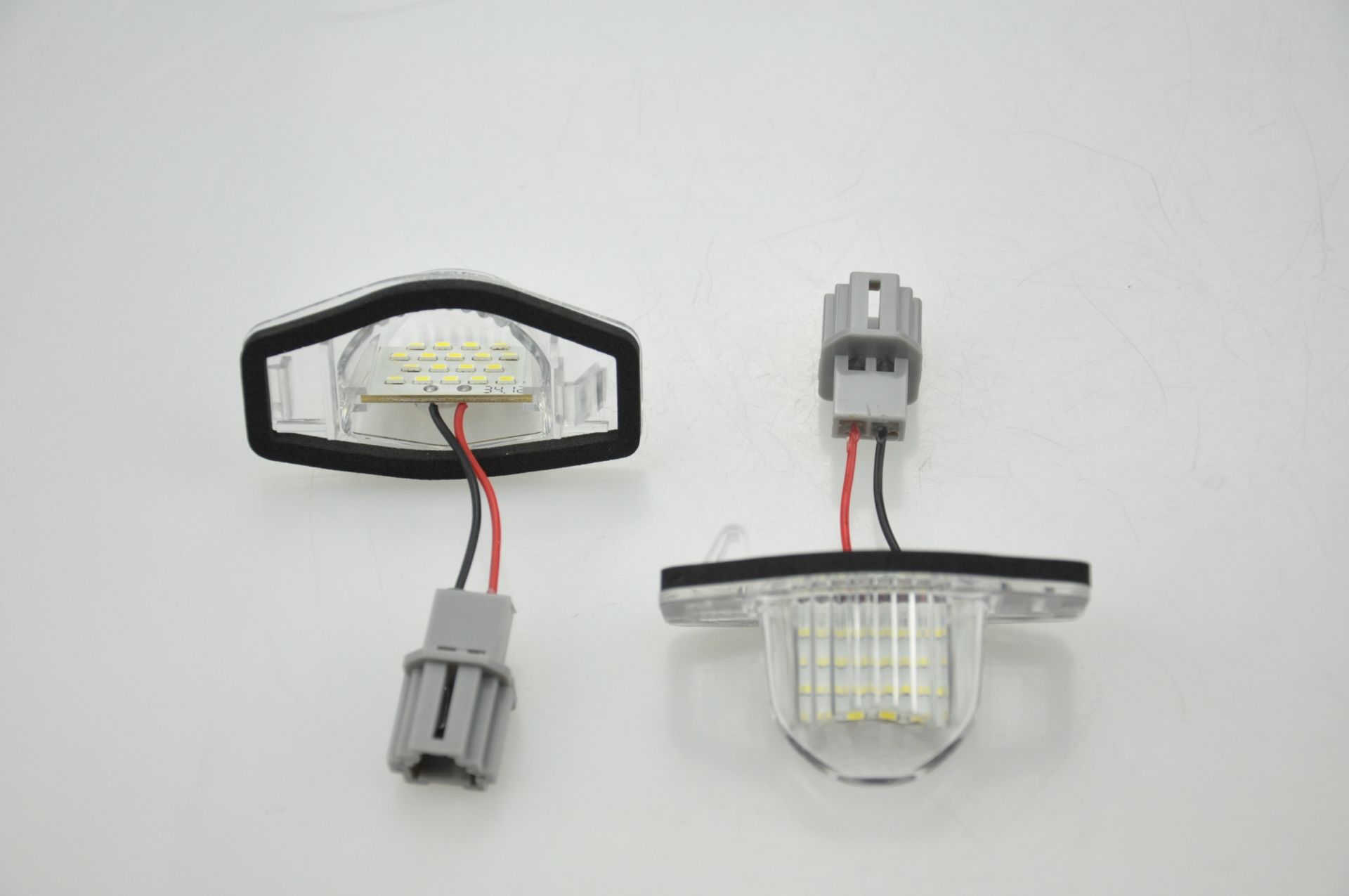 LED SIJALICE ZA OSVETLJENJE TABLICE - HONDA 030301 Beograd Zemun